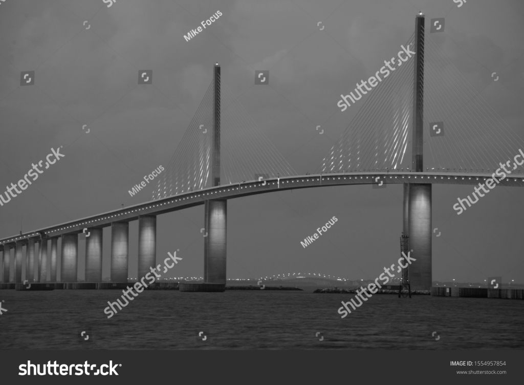 stock-photo-closeup-of-the-iconic-sunshine-skyway-bridge-spanning-the-wide-mouth-of-beautiful-tampa-bay-in-1554957854